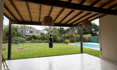 VENTA CASA 5 AMBIENTES - ROBLE JOVEN PILAR