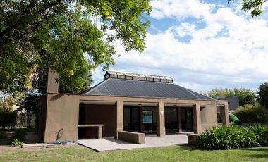 VENTA CASA 5 AMBIENTES - ROBLE JOVEN PILAR