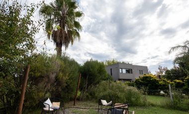 VENTA CASA 5 AMBIENTES - ROBLE JOVEN PILAR