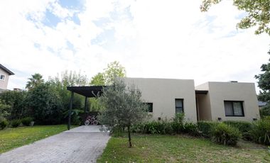 VENTA CASA 5 AMBIENTES - ROBLE JOVEN PILAR