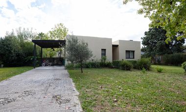 VENTA CASA 5 AMBIENTES - ROBLE JOVEN PILAR