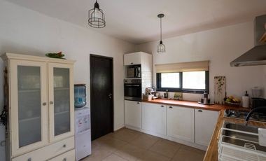 VENTA CASA 5 AMBIENTES - ROBLE JOVEN PILAR