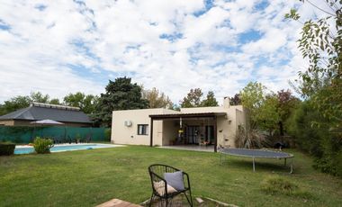 VENTA CASA 5 AMBIENTES - ROBLE JOVEN PILAR