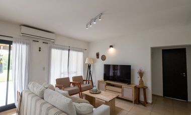 VENTA CASA 5 AMBIENTES - ROBLE JOVEN PILAR