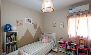 VENTA CASA 5 AMBIENTES - ROBLE JOVEN PILAR