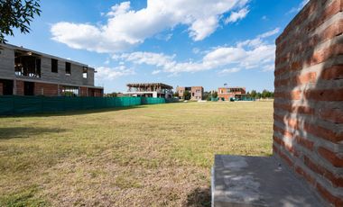 VENTA LOTE - BARRIO LOS CARDOS PILAR