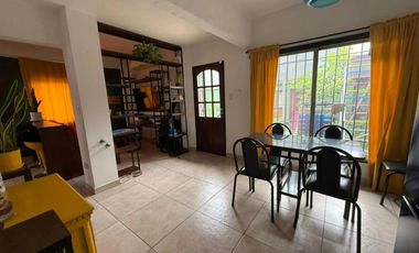 Casa 5 ambientes - Apta crédito - Villa Adelina - Venta