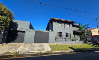 Casa 5 ambientes - Apta crédito - Villa Adelina - Venta