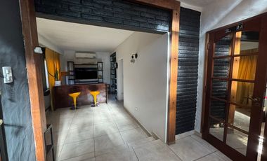 Casa 5 ambientes - Apta crédito - Villa Adelina - Venta