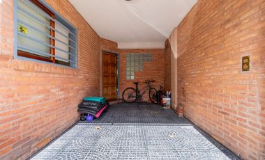Venta PH tipo casa 5 amb con patio Belgrano R