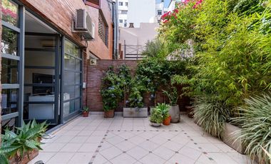 Venta PH tipo casa 5 amb con patio Belgrano R