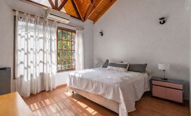 Venta PH tipo casa 5 amb con patio Belgrano R