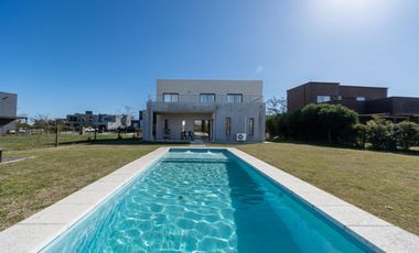 En alquiler  casa en Cantón Islas  4 dormitorios