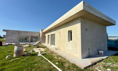 CASA A LA LAGUNA EN SANTA CLARA AL SUR | DISEÑO + VISTA ABIERTA