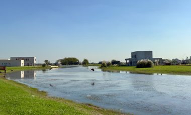 CASA A LA LAGUNA EN SANTA CLARA AL SUR | DISEÑO + VISTA ABIERTA