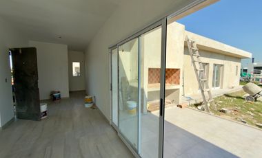 CASA A LA LAGUNA EN SANTA CLARA AL SUR | DISEÑO + VISTA ABIERTA