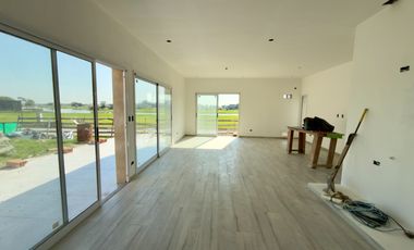CASA A LA LAGUNA EN SANTA CLARA AL SUR | DISEÑO + VISTA ABIERTA