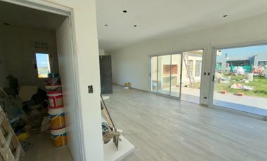 CASA A LA LAGUNA EN SANTA CLARA AL SUR | DISEÑO + VISTA ABIERTA