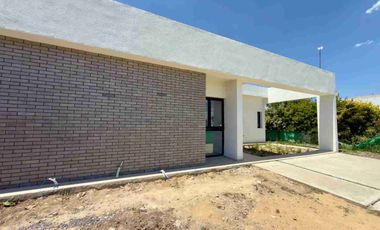VENTA CASA 4 AMBIENTES EN BARRIO LA ALAMEDA