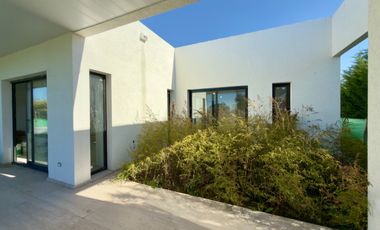 CASA A ESTRENAR EN LA ALAMEDA | 4 AMB + PISCINA + LOTE 700 m²