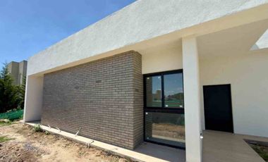 VENTA CASA 4 AMBIENTES EN BARRIO LA ALAMEDA