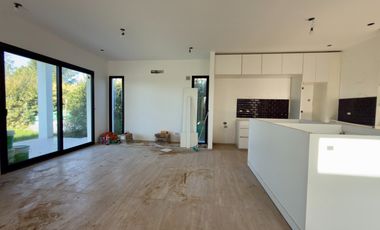 CASA A ESTRENAR EN LA ALAMEDA | 4 AMB + PISCINA + LOTE 700 m²