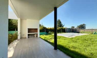 CASA A ESTRENAR EN LA ALAMEDA | 4 AMB + PISCINA + LOTE 700 m²