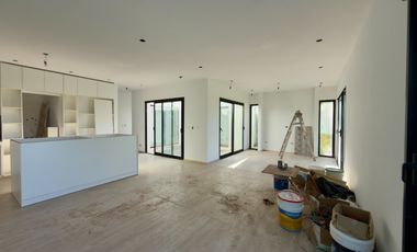 CASA A ESTRENAR EN LA ALAMEDA | 4 AMB + PISCINA + LOTE 700 m²