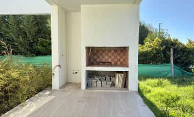 CASA A ESTRENAR EN LA ALAMEDA | 4 AMB + PISCINA + LOTE 700 m²