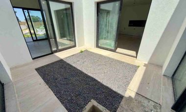 VENTA CASA 4 AMBIENTES EN BARRIO LA ALAMEDA