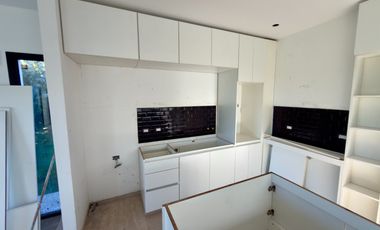 CASA A ESTRENAR EN LA ALAMEDA | 4 AMB + PISCINA + LOTE 700 m²