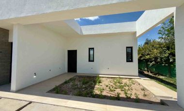 VENTA CASA 4 AMBIENTES EN BARRIO LA ALAMEDA