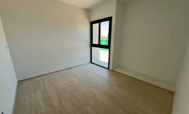 VENTA CASA 4 AMBIENTES EN BARRIO LA ALAMEDA