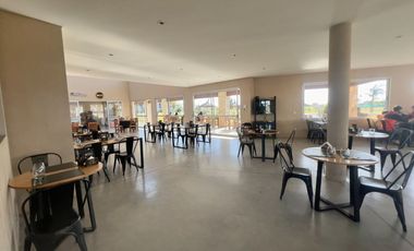 VENTA CASA 4 AMBIENTES EN BARRIO LA ALAMEDA