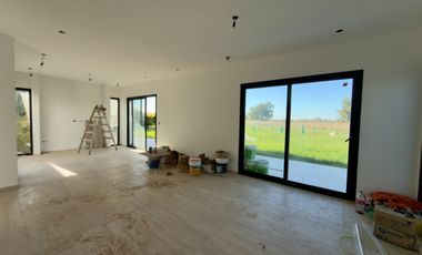 CASA A ESTRENAR EN LA ALAMEDA | 4 AMB + PISCINA + LOTE 700 m²