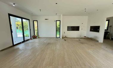 VENTA CASA 4 AMBIENTES EN BARRIO LA ALAMEDA