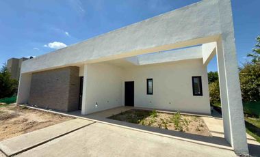 VENTA CASA 4 AMBIENTES EN BARRIO LA ALAMEDA