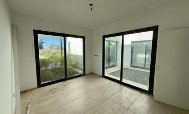 CASA A ESTRENAR EN LA ALAMEDA | 4 AMB + PISCINA + LOTE 700 m²