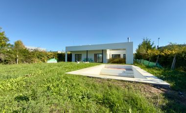 CASA A ESTRENAR EN LA ALAMEDA | 4 AMB + PISCINA + LOTE 700 m²