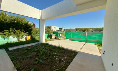 CASA A ESTRENAR EN LA ALAMEDA | 4 AMB + PISCINA + LOTE 700 m²