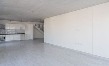 VENTA 4 amb. con terraza propia de 143m2 y cochera