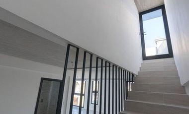 VENTA 4 amb. con terraza propia de 143m2 y cochera