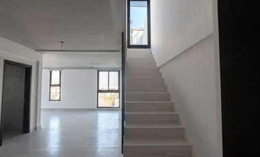 VENTA 4 amb. con terraza propia de 143m2 y cochera