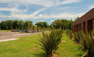 VENTA CASA A LA LAGUNA BARRIO SAN SEBASTIAN – ÁREA