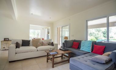 VENTA casa 4 ambientes en Barrio LOS POTRILLOS