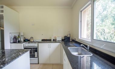 VENTA casa 4 ambientes en Barrio LOS POTRILLOS