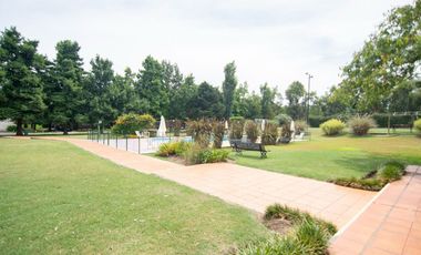 VENTA casa 4 ambientes en Barrio LOS POTRILLOS