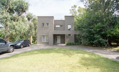 VENTA casa 4 ambientes en Barrio LOS POTRILLOS