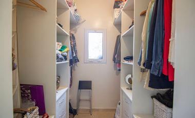 VENTA casa 4 ambientes en Barrio LOS POTRILLOS