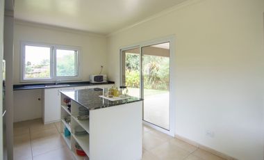 VENTA casa 4 ambientes en Barrio LOS POTRILLOS